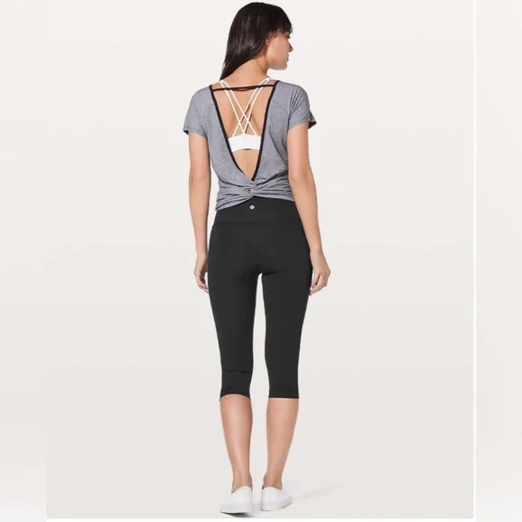 Lululemon Wunder Under Hi-Rise 1/2 Tight 17" in Black Size 2 - Picture 3 of 4